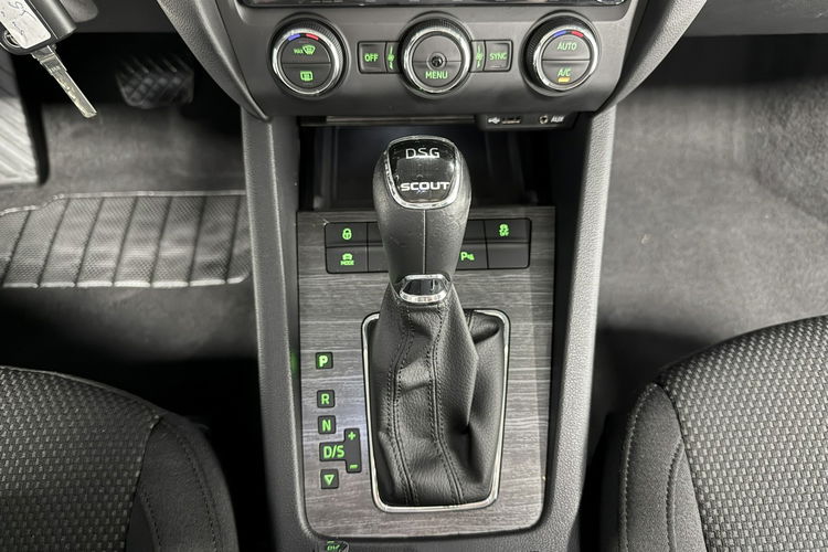 Skoda Octavia SCOUT 2.0 TDI 184KM DSG 4x4 AppleCar Bi-Xenon Duża Navi Tempomat Black zdjęcie 23