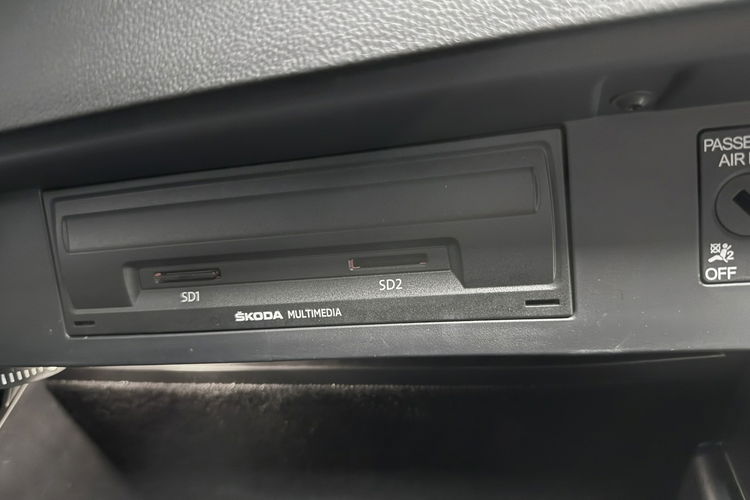 Skoda Octavia SCOUT 2.0 TDI 184KM DSG 4x4 AppleCar Bi-Xenon Duża Navi Tempomat Black zdjęcie 36