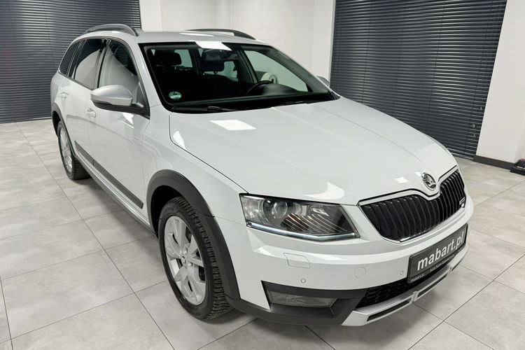 Skoda Octavia SCOUT 2.0 TDI 184KM DSG 4x4 AppleCar Bi-Xenon Duża Navi Tempomat Black zdjęcie 6