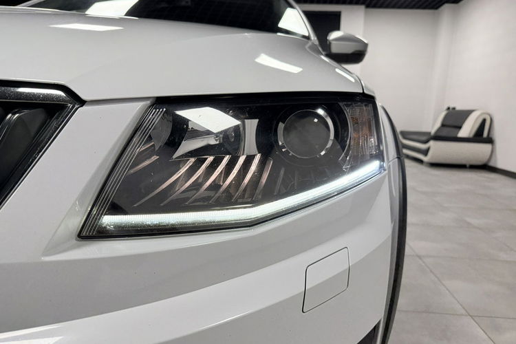 Skoda Octavia SCOUT 2.0 TDI 184KM DSG 4x4 AppleCar Bi-Xenon Duża Navi Tempomat Black zdjęcie 9