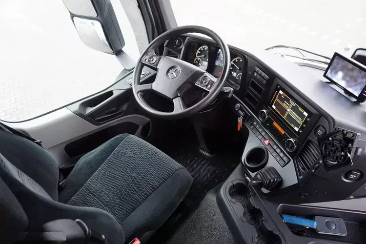 Mercedes / ANTOS / 2535 / EURO 6 / CHŁODNIA + WINDA / 23 PALETY / OŚ SKRĘTNA zdjęcie 12
