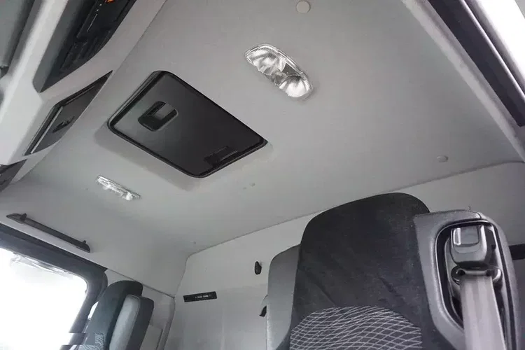 Mercedes / ANTOS / 2535 / EURO 6 / CHŁODNIA + WINDA / 23 PALETY / OŚ SKRĘTNA zdjęcie 16