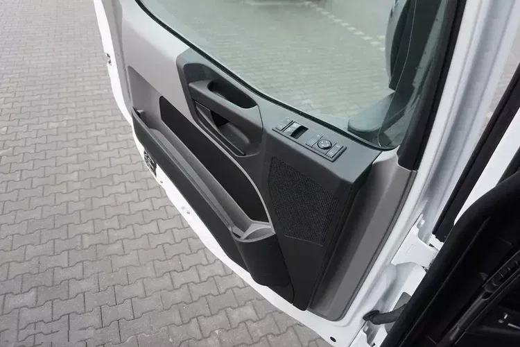 Mercedes / ANTOS / 2535 / EURO 6 / CHŁODNIA + WINDA / 23 PALETY / OŚ SKRĘTNA zdjęcie 20