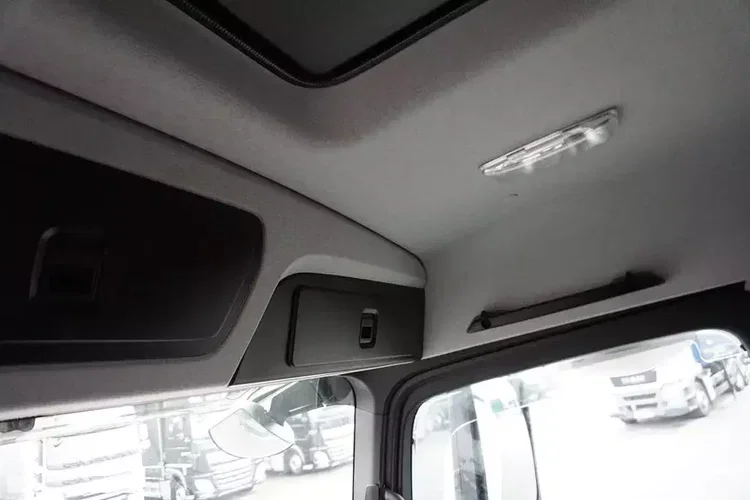 Mercedes / ANTOS / 2535 / EURO 6 / CHŁODNIA + WINDA / 23 PALETY / OŚ SKRĘTNA zdjęcie 22