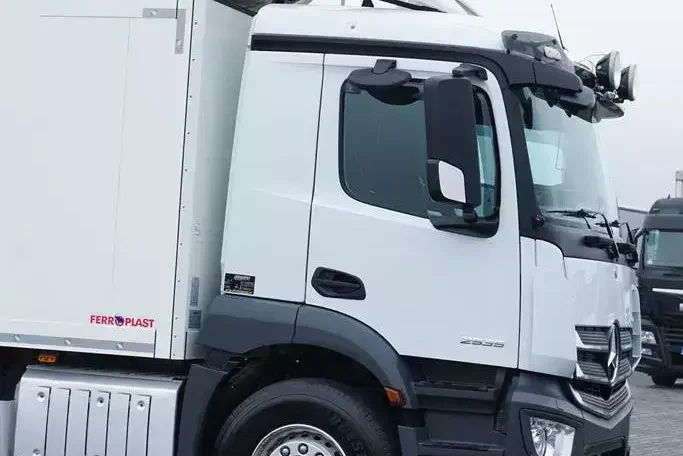 Mercedes / ANTOS / 2535 / EURO 6 / CHŁODNIA + WINDA / 23 PALETY / OŚ SKRĘTNA zdjęcie 29