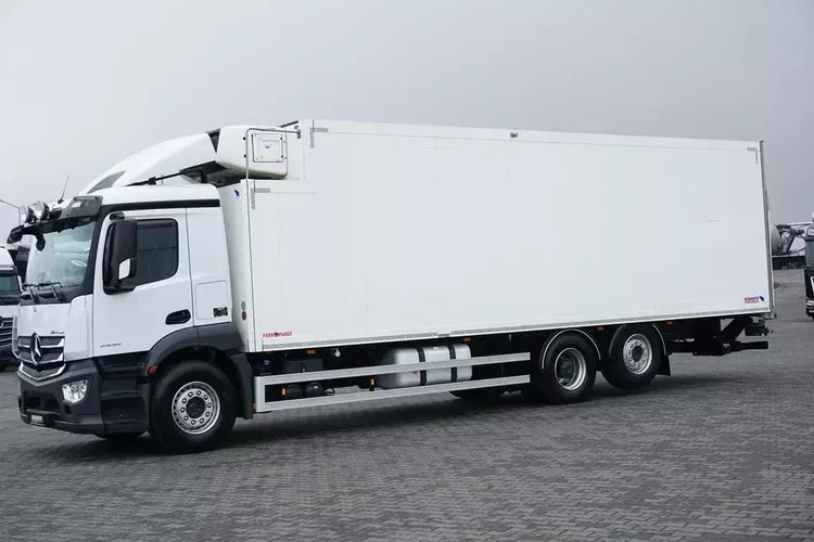 Mercedes / ANTOS / 2535 / EURO 6 / CHŁODNIA + WINDA / 23 PALETY / OŚ SKRĘTNA zdjęcie 3