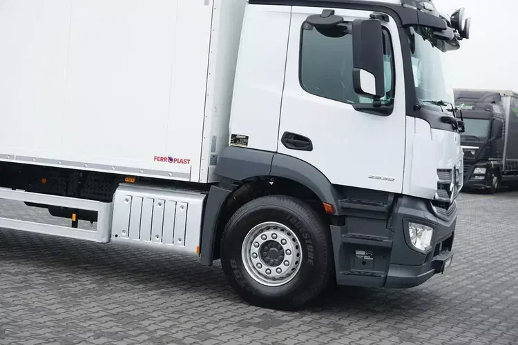 Mercedes / ANTOS / 2535 / EURO 6 / CHŁODNIA + WINDA / 23 PALETY / OŚ SKRĘTNA zdjęcie 30