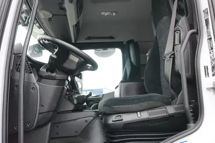 Mercedes / ANTOS / 2535 / EURO 6 / CHŁODNIA + WINDA / 23 PALETY / OŚ SKRĘTNA zdjęcie 7