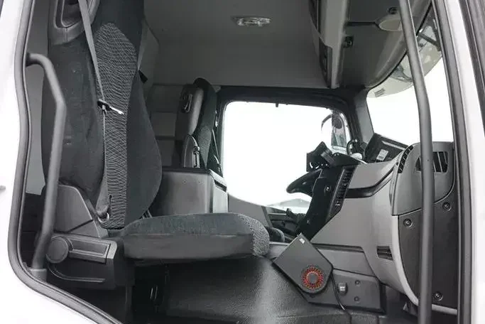 Mercedes / ANTOS / 2535 / EURO 6 / CHŁODNIA + WINDA / 23 PALETY / OŚ SKRĘTNA zdjęcie 8