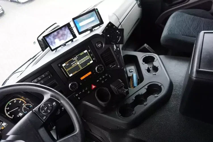 Mercedes / ANTOS / 2535 / EURO 6 / CHŁODNIA + WINDA / 23 PALETY / OŚ SKRĘTNA zdjęcie 9