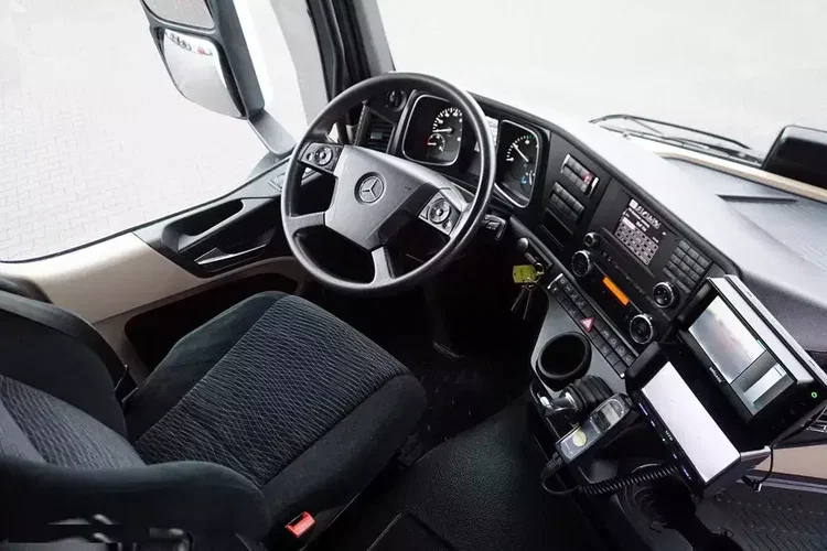Mercedes ACTROS / 2545 / EURO 6 / CHŁODNIA + WINDA / 23 PALETY / OŚ SKRĘTNA zdjęcie 13