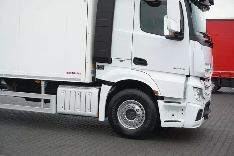 Mercedes ACTROS / 2545 / EURO 6 / CHŁODNIA + WINDA / 23 PALETY / OŚ SKRĘTNA zdjęcie 18
