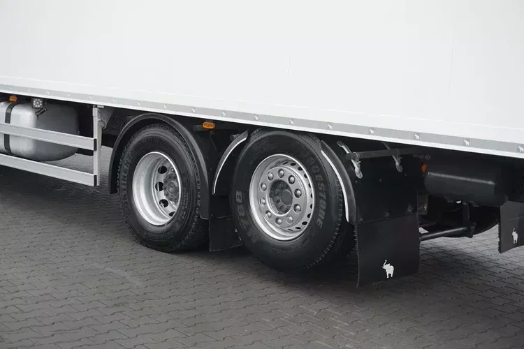 Mercedes ACTROS / 2545 / EURO 6 / CHŁODNIA + WINDA / 23 PALETY / OŚ SKRĘTNA zdjęcie 23