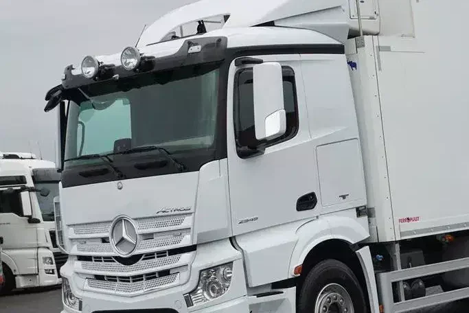 Mercedes ACTROS / 2545 / EURO 6 / CHŁODNIA + WINDA / 23 PALETY / OŚ SKRĘTNA zdjęcie 25