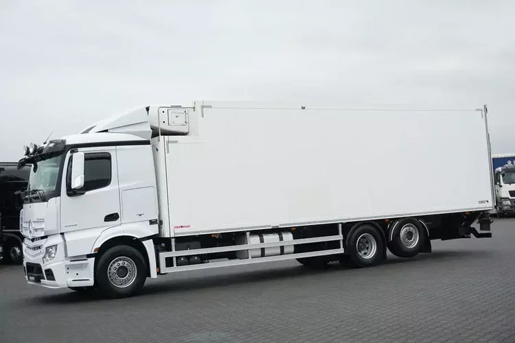 Mercedes ACTROS / 2545 / EURO 6 / CHŁODNIA + WINDA / 23 PALETY / OŚ SKRĘTNA zdjęcie 3