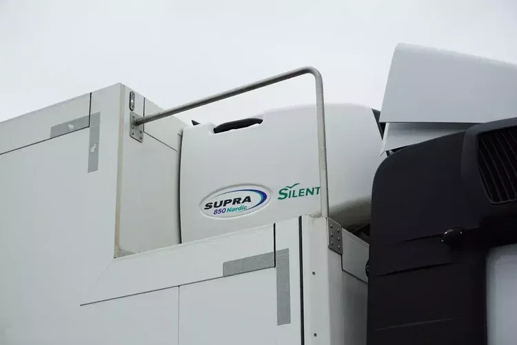 Mercedes ACTROS / 2545 / EURO 6 / CHŁODNIA + WINDA / 23 PALETY / OŚ SKRĘTNA zdjęcie 38