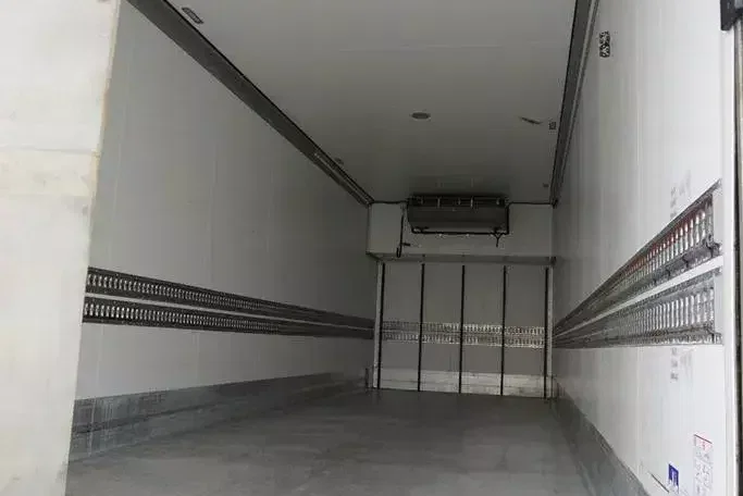 Mercedes ACTROS / 2545 / EURO 6 / CHŁODNIA + WINDA / 23 PALETY / OŚ SKRĘTNA zdjęcie 40