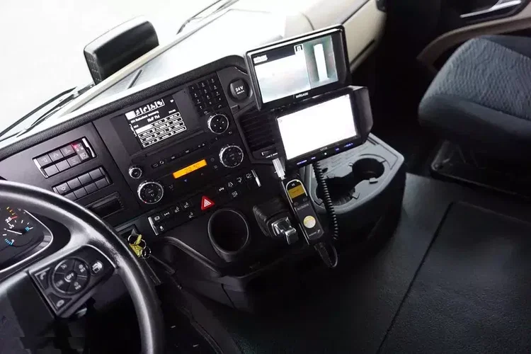 Mercedes ACTROS / 2545 / EURO 6 / CHŁODNIA + WINDA / 23 PALETY / OŚ SKRĘTNA zdjęcie 9