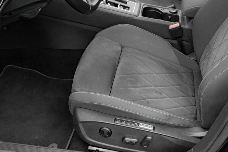 Volkswagen Golf 2.0 TDI 150KM DSG Podgrz.f Ambient Cz.park Masaże Elektr.fotel VAT23% zdjęcie 13