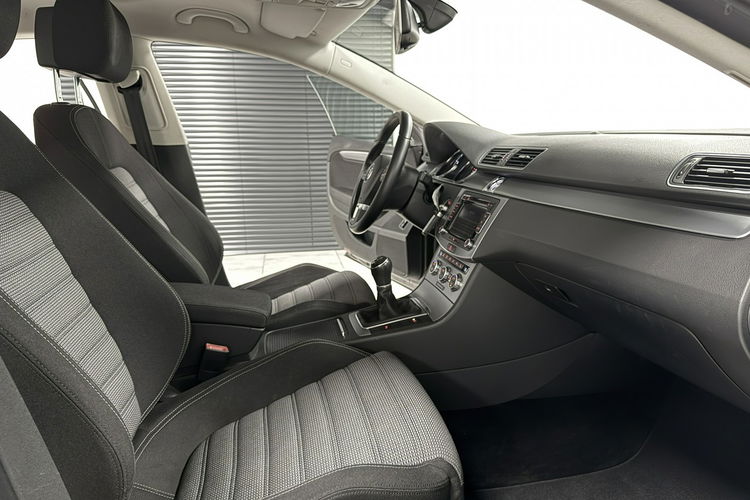 Volkswagen CC 2.0 TSI 210KM Navi BiXenon HIGHLINE Klimatronic Kamera Łopatki zdjęcie 13