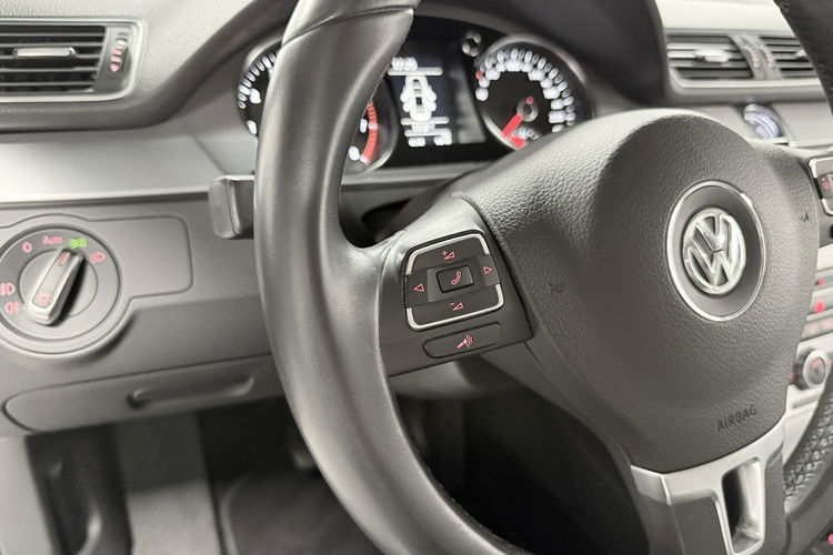 Volkswagen CC 2.0 TSI 210KM Navi BiXenon HIGHLINE Klimatronic Kamera Łopatki zdjęcie 24