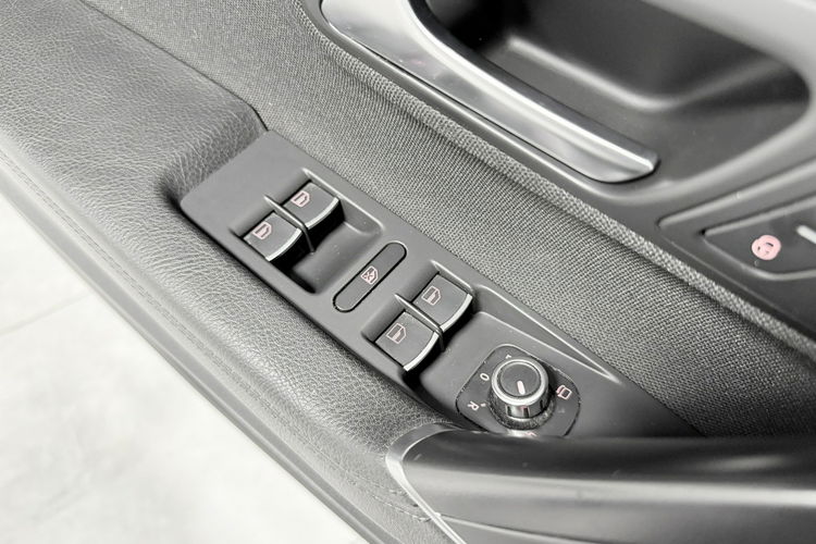 Volkswagen CC 2.0 TSI 210KM Navi BiXenon HIGHLINE Klimatronic Kamera Łopatki zdjęcie 31