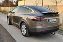 Model X Tesla x darmowe ładowanie zdjęcie 3