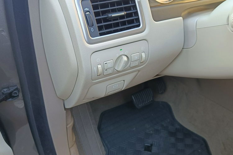 Volvo XC 70 2.4 D5 Momentum AWD, automat.215 KM, bezwypadkowy, hak, skóra, zdjęcie 16