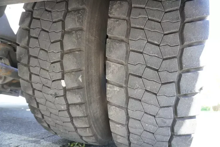 MAN TGS 35.420 8x2 E6 / ostatnia oś podnoszona i skrętna zdjęcie 12