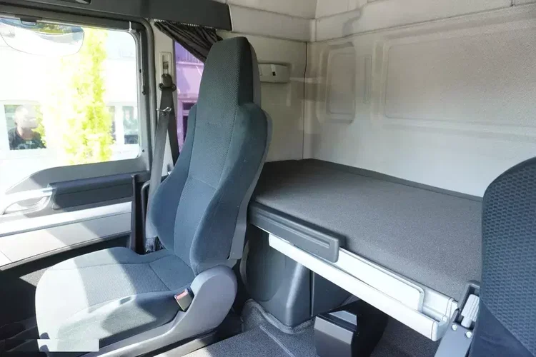 MAN TGS 35.420 8x2 E6 / ostatnia oś podnoszona i skrętna zdjęcie 17