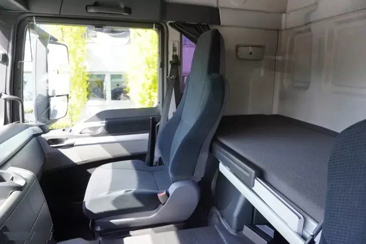 MAN TGS 35.420 8x2 E6 / ostatnia oś podnoszona i skrętna zdjęcie 19