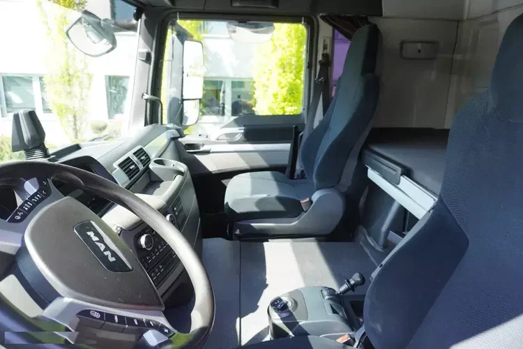 MAN TGS 35.420 8x2 E6 / ostatnia oś podnoszona i skrętna zdjęcie 20