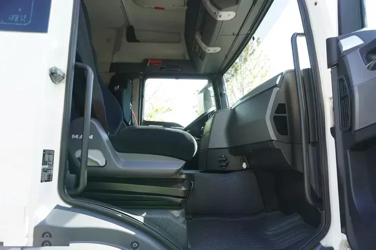 MAN TGS 35.420 8x2 E6 / ostatnia oś podnoszona i skrętna zdjęcie 25