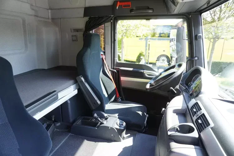 MAN TGS 35.420 8x2 E6 / ostatnia oś podnoszona i skrętna zdjęcie 27