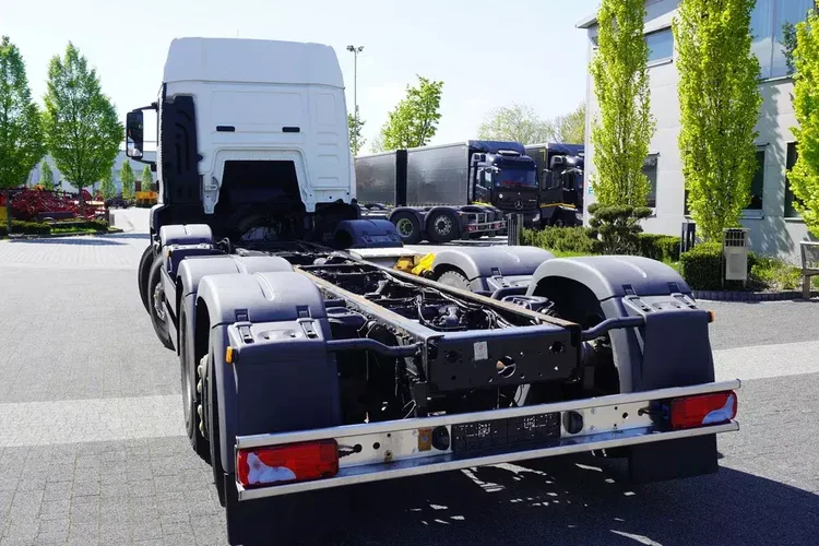 MAN TGS 35.420 8x2 E6 / ostatnia oś podnoszona i skrętna zdjęcie 4