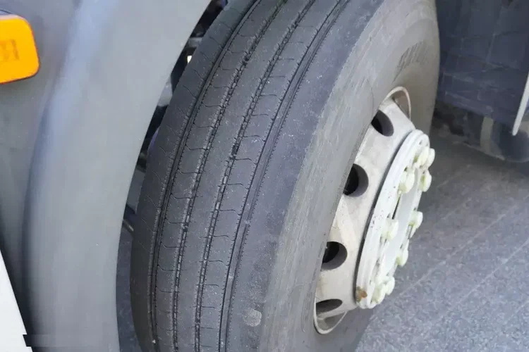 MAN TGS 35.420 8x2 E6 / ostatnia oś podnoszona i skrętna zdjęcie 9