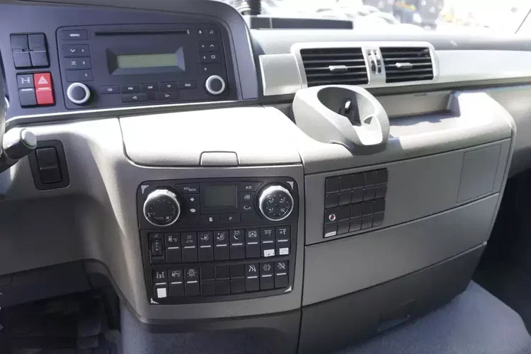 MAN TGS 35.420 8x2-6 BL E6 / ostatnia oś podnoszona i skrętna zdjęcie 11