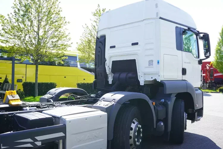 MAN TGS 35.420 8x2-6 BL E6 / ostatnia oś podnoszona i skrętna zdjęcie 18