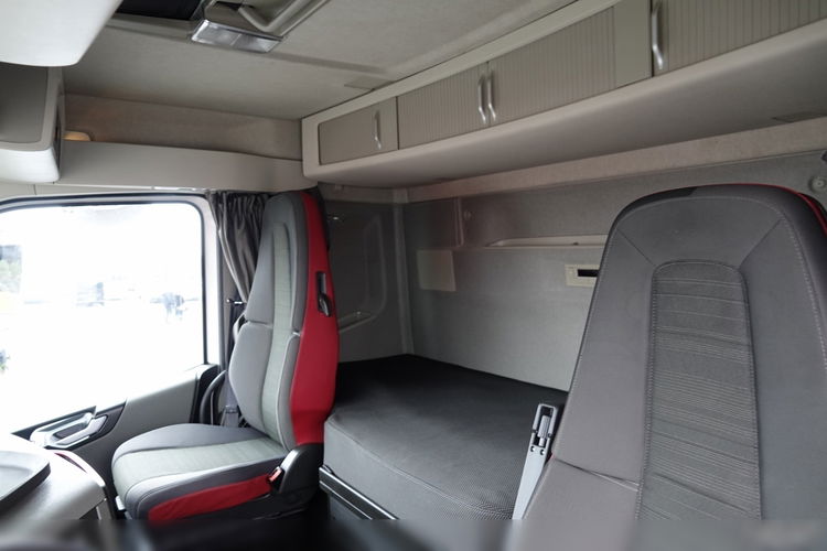 Volvo FH 500 / NISKA KABINA / HYDRAULIKA / 137.000 KM / OPONY 100% / PO KONTRAKCIE SERWISOWYM  zdjęcie 25