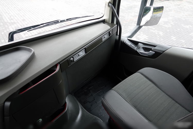 Volvo FH 500 / NISKA KABINA / HYDRAULIKA / 137.000 KM / OPONY 100% / PO KONTRAKCIE SERWISOWYM  zdjęcie 32