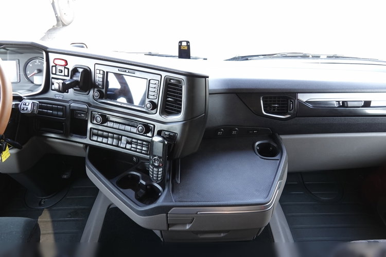 Scania R 450 / RETARDER / KLIMA POSTOJOWA / OPONY 100% / PO KONTRAKCIE SERWISOWYM zdjęcie 32