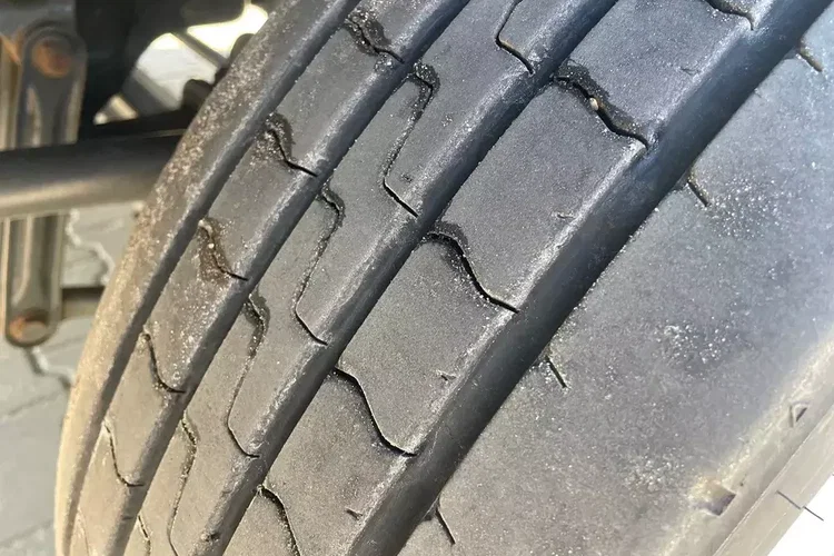 Mercedes 1218 zdjęcie 13