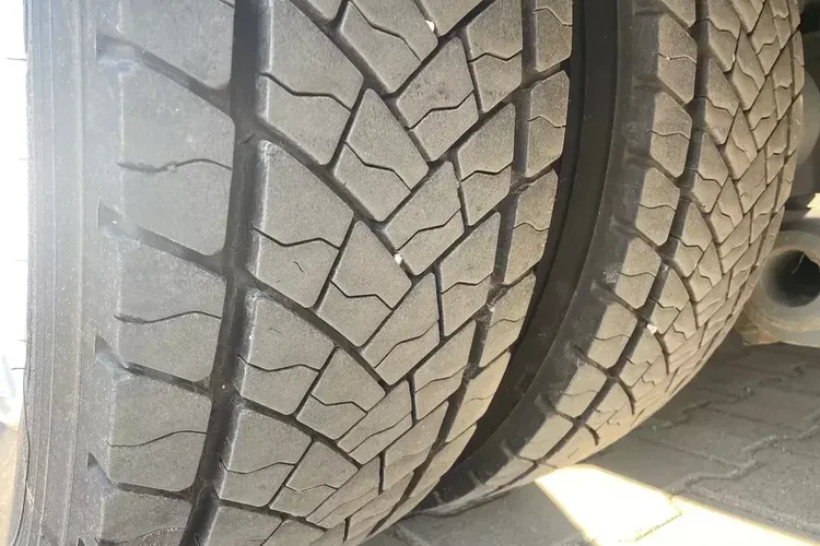 Mercedes 1218 zdjęcie 14