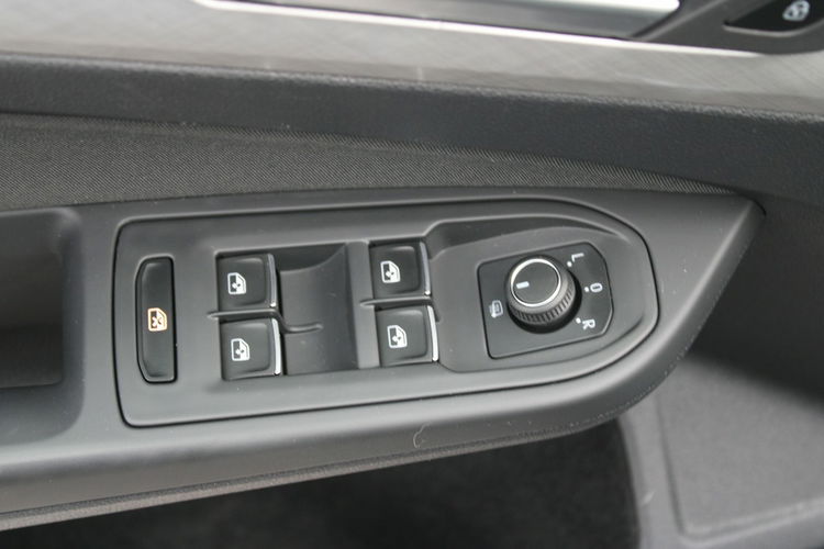 Volkswagen Golf LIFE Virtual F-vat Salon Polska Gwarancja zdjęcie 18