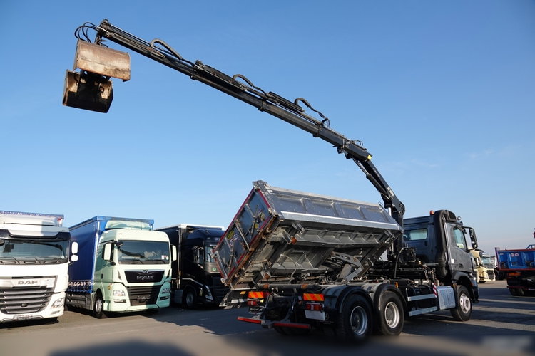 Mercedes AROCS 2640 / 6x4 / WYWROTKA / HYDROBURTA / + HDS HIAB 144 B-3 / STEROWANIE RADIOWE / ROTATOR / ŁYCHA / EURO 6 / MEILLER KIPER  zdjęcie 9