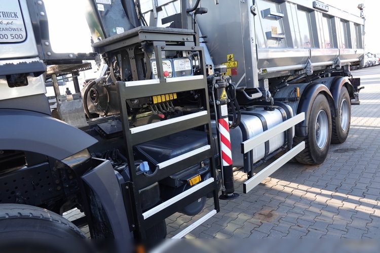 Mercedes AROCS 2640 / 6x4 / WYWROTKA / HYDROBURTA / + HDS HIAB 144 B-3 / STEROWANIE RADIOWE / ROTATOR / ŁYCHA / EURO 6 / MEILLER KIPER  zdjęcie 24