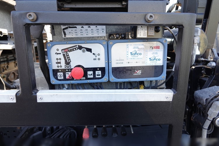 Mercedes AROCS 2640 / 6x4 / WYWROTKA / HYDROBURTA / + HDS HIAB 144 B-3 / STEROWANIE RADIOWE / ROTATOR / ŁYCHA / EURO 6 / MEILLER KIPER  zdjęcie 34