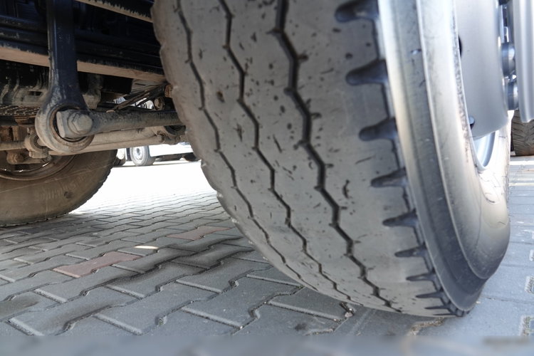 Mercedes AROCS 2640 / 6x4 / WYWROTKA / HYDROBURTA / + HDS HIAB 144 B-3 / STEROWANIE RADIOWE / ROTATOR / ŁYCHA / EURO 6 / MEILLER KIPER  zdjęcie 38