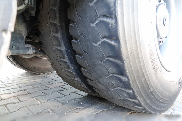 Mercedes AROCS 2640 / 6x4 / WYWROTKA / HYDROBURTA / + HDS HIAB 144 B-3 / STEROWANIE RADIOWE / ROTATOR / ŁYCHA / EURO 6 / MEILLER KIPER  zdjęcie 41