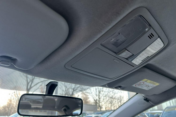 Toyota Corolla 1.6 VVTi 132KM PREMIUM COMFORT design, salon Polska zdjęcie 29